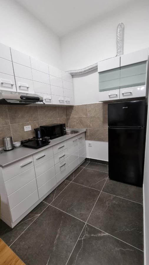 Alek Place Apartment