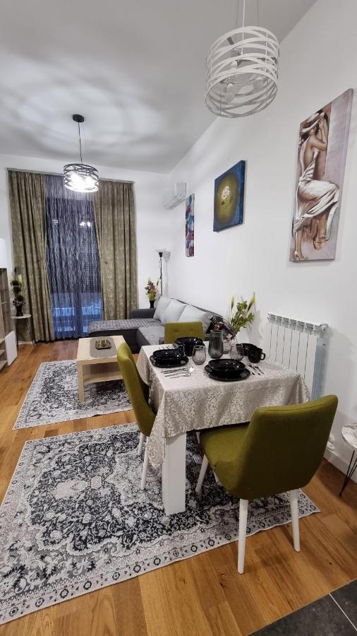 Alek Place Apartment