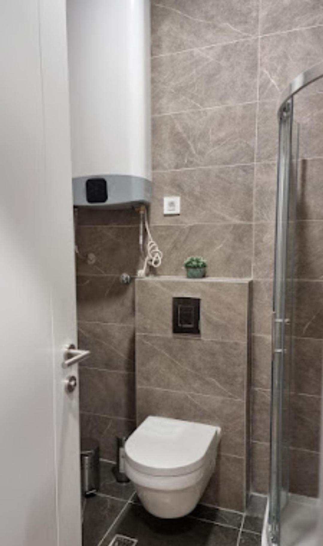 Alek Place Apartment